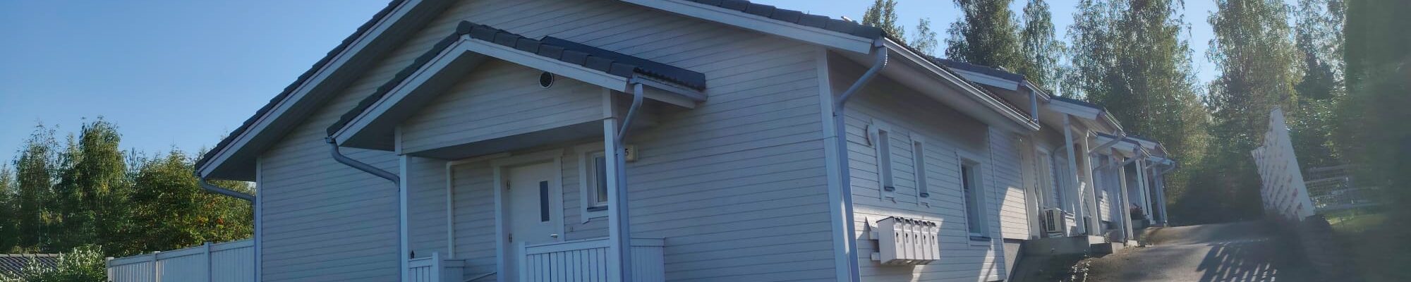 Mitä omakotitalon ulkomaalaus maksaa 2026? Hinnat ja niihin vaikuttavat tekijät Etelä-Karjalassa